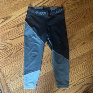 Under Armour Girls Two-Tone Black and Gray Leggings.  Youth small